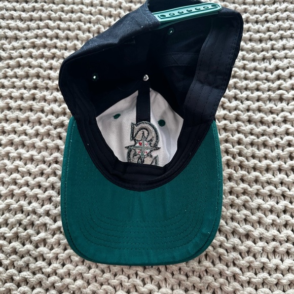 Seattle Mariners Hat - Picture 2 of 4